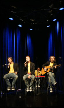 Paul Håvard Østby, Anders Bye og Jon Niklas Rønning har stor suksess med sitt sommershow på Latter. (Foto: Scanpix)