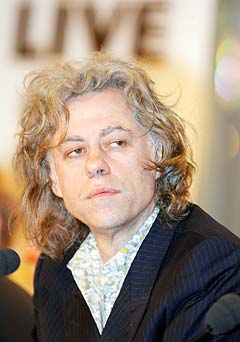 Bob Geldof sørger for at Johannesburg, Tokyo og Toronto også får Live 8-konserter. Foto: Carl De Souza, AFP Photo / Scanpix.
