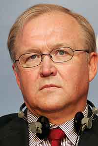 FÅR KRITIKK: Göran Persson og fem av hans statsråder får hard kritikk av Riksdagens konstitusjonsutvalg.