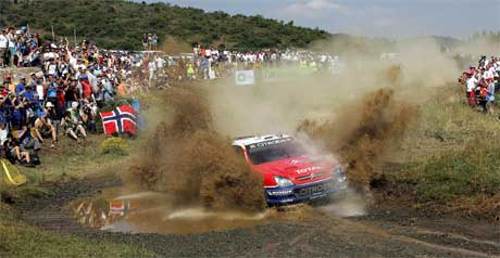 Carlos Sainz alias "El matador" gjorde comeback i Tyrkia i begynnelsen av juni etter at Francois Duval ikke fikk fornyet tillitt av Citröen. Sainz kjører også i Akropolis og kjører meget bra. Carlos Sainz alias "El matador" gjorde comeback i Tyrkia i begynnelsen av juni etter at Francois Duval ikke fikk fornyet tillitt av Citröen. Sainz kjører også i Akropolis og kjører meget bra.