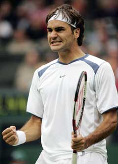 Roger Federer var tydelig fornøyd med seieren over Nicolas Kiefer. (Foto: AP/Scanpix)