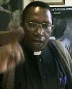 Erkebiskop Pius Ncube er rasende på Mugabe etter rivingen. Erkebiskop Pius Ncube er rasende på Mugabe etter rivingen.