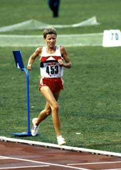 Ingrid Kristiansen på vei til VM-gull på Olympiastadion i Roma i 1987. (Foto: Per Løchen NTB / Scanpix)