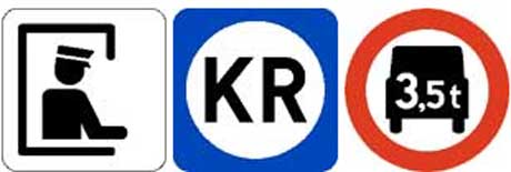 De nye skiltene, som tas i bruk fra 1. juli 2005, er fra venstre: Betaling til betjent, Bomveg/brukerbetaling på veg og Forbudt for motorvogn med flere enn to hjul og med tillatt totalvekt høyere enn angitt . De nye skiltene, som tas i bruk fra 1. juli 2005, er fra venstre: Betaling til betjent, Bomveg/brukerbetaling på veg og Forbudt for motorvogn med flere enn to hjul og med tillatt totalvekt høyere enn angitt .