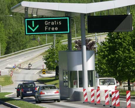 Det svenske vägverket regner med at rundt en tredjedel av all trafikk over Svinesund vil passere på den gamle E6 (bildet) i fremtiden. Foto: Rainer Prang, NRK