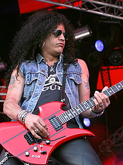 Gitarheltlegenden Slash forlot Guns n'Roses, men det spørs om han noensinne kommer tilbake til gammel storhet i Velvet Revolver. Foto: Arne Kristian Gansmo, NRK. Gitarheltlegenden Slash forlot Guns n'Roses, men det spørs om han noensinne kommer tilbake til gammel storhet i Velvet Revolver. Foto: Arne Kristian Gansmo, NRK.