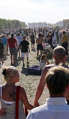 Været på årets Roskilde-festival har vært strålende fra første dag, og vil holde seg godt ut helgen. Foto: Arne Kristian Gansmo, NRK.