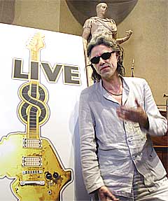 Bob Geldof gjør som i 1985, samler verdens fremste artister for å gjøre verden til et bedre sted. Foto: Scanpix.