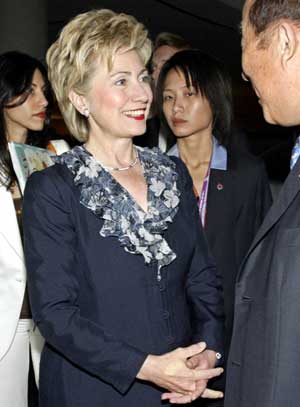 Hillary Clinton i Singapore. (FOTO: AP/ SCANPIX) Hillary Clinton i Singapore. (FOTO: AP/ SCANPIX)