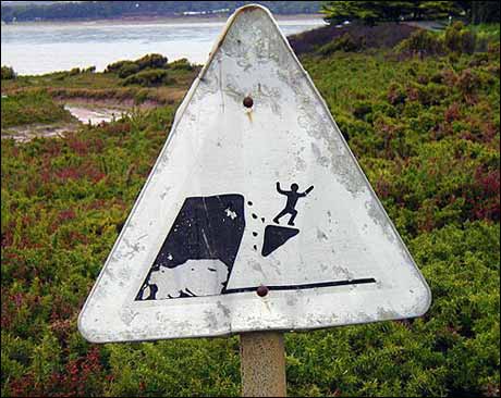 Ekstremsportveko: Forbudt å surfe på fallende klippeblokker. (Kilde: www.swanksigns.org)