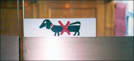 Lange dachshunder forbudt: Fjern eventuelt midtpartiet. (Kilde: www.swanksigns.org)
