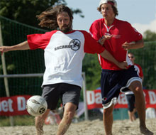 DUELL: Erik «Myggen» Mykland i duell med Lars Eide. Foto: Scanpix DUELL: Erik «Myggen» Mykland i duell med Lars Eide. Foto: Scanpix