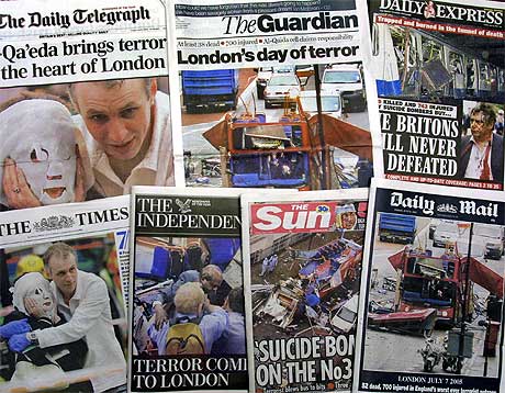 GÅRSDAGEN OPPSUMMERT: De største nasjonale engelske avisene gav ulike vinkler på gårsdagens terrorangrep. Foto: AP/Scanpix.