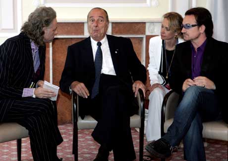 Musikerne Bob Geldof og U2s Bono diskuterte Afrikas gjeldsproblemer med den franske presidenten tidligere i sommer. 