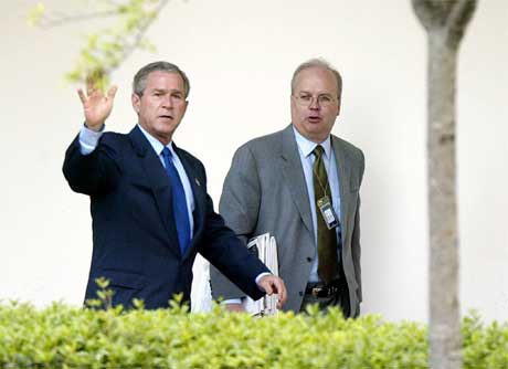 Må George W. Bush kvitte seg med den norskætta rådgjevaren Karl Rove? (Foto: AFP/Scanpix)