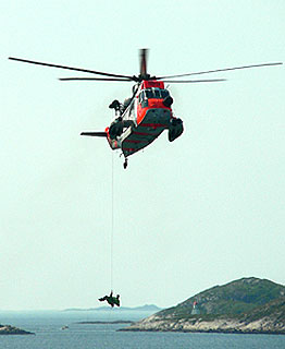 Redningshelikopter fra 330-skvadronen. Foto: Ivar Jensen, NRK. Redningshelikopter fra 330-skvadronen. Foto: Ivar Jensen, NRK.