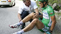 Tom Boonen etter onsdagens fall på den 12.etappen av Tour de France. (Foto: Scanpix) Tom Boonen etter onsdagens fall på den 12.etappen av Tour de France. (Foto: Scanpix)