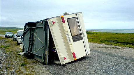 Voldsomme krefter kastet campingvogna 25 meter bortover. (Foto: Frode Eriksen) 