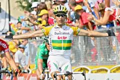Robbie McEwen jubler i det han vinner den 13. etappen. (Foto: AP/Scanpix) Robbie McEwen jubler i det han vinner den 13. etappen. (Foto: AP/Scanpix)