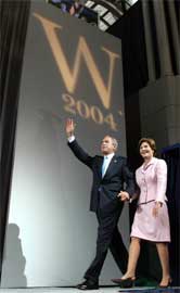 Bush vant presidentvalget som republikanernes kandidat i 2004. Gode strateger er viktige om det skal gå republikanernes vei neste gang også. (Foto: Scanpix/AFP/T. Sloan)