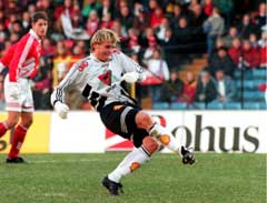 Tom Kåre Staurvik scoret på straffe da Rosenborg vant omkampen i cupfinalen i 1995. (Foto: Gunnar Lier/Scanpix)