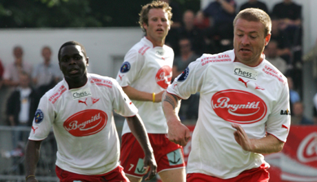 FFKs Raymond Kvisvik (til høyre)scoret to mål i kampen mot Tromsø.