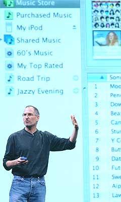 Apple-sjef Steve Jobs har solgt over 500 millioner låter gjennom nedlastingstjenesten iTunes siden oppstarten i april 2003. Foto: Scanpix.