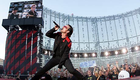 Bono og resten av U2 skapte stor stemning på Valle Hovin i onsdag kveld. Foto: Scanpix, Håkon Mosvold Larsen