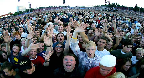 Allsang og god stemning dominerte på Valle Hovin blant de 40 000 publikummerne. Foto: Scanpix, Håkon Mosvold Larsen