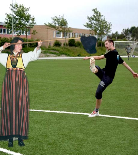 Ekte norsk glede: Det finnes gode, norske måter å feire scoringer på - hallingkast er bare ett eksempel (Innsendt av Aleksander Hansen) Ekte norsk glede: Det finnes gode, norske måter å feire scoringer på - hallingkast er bare ett eksempel (Innsendt av Aleksander Hansen)