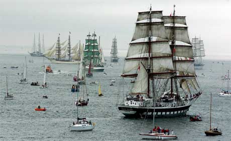 Rundt 100 seilskuter er på vei fra Newcastle til Fredrikstad.(Foto: AP Photo/John Cogill/Scanpix)