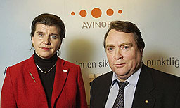 Administrerende direktør Randi Flesland og styreleder Anders Talleraas i Avinor. Foto: Thomas Bjørnflaten/SCANPIX.