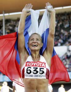 Olimpiada Ivanova jubler for kappgang-gullet. (Foto: AFP / SCANPIX)
