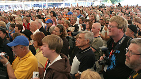 Det var rekordmange publikummere på åpningskonserten torsdag, men senere har det vært mer glissent på Notodden Bluesfestival 2005. Foto: Per Ole Hagen. Publikum Notodden 2005