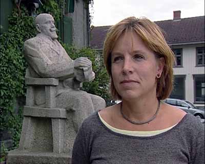Marit Brandtsegg vil ikke ha statuen på Maihaugen (Foto: NRK)
