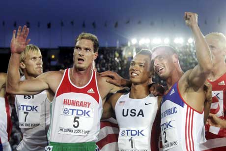 Dopingmistanker rettes nå mot sølvvinneren i tikamp, Roman Sebrle fra Tsjekkia (til høyre). (Foto: Scanpix)