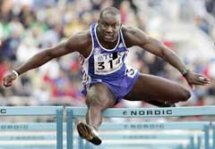 Ladji Doucoure på vei til hekkegullet. (Foto: AFP/Scanpix) Ladji Doucoure på vei til hekkegullet. (Foto: AFP/Scanpix)