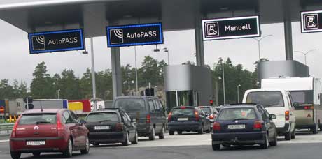 Salget av autopassbrikker har eksplodert etter åpningen av den nye Svinesundsbrua. (Foto: Rainer Prang, NRK)