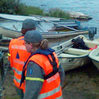 Politiet ønsker hjelp fra flere til letingen rundt sjøen.(Foto:Joar Elgåen/NRK)