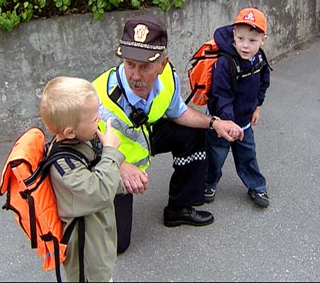 Philip Bain lærere seksåringene å se seg for (Foto: Anders Winlund, NRK)