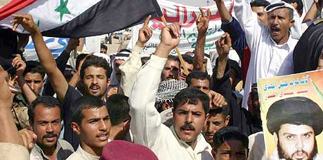 Det var store demonstrasjoner mot grunnlovsforslaget i byen Kirkut i dag. (Foto: Scanpix/AFP)