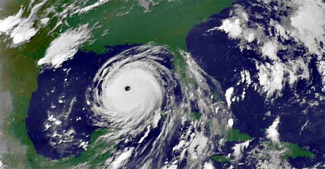 "Katrina" ble fulgt nøye i dagene før den kom innover kysten. (Foto: Scanpix / AP / NOAA)
