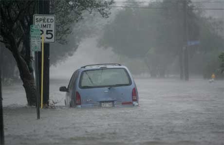 Vannet stiger i New Orleans(Foto:AP/Scanpix)