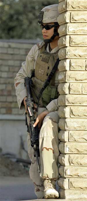 Amerikansk soldat på vakt i Bagdad. (Foto: Scanpix / AFP)