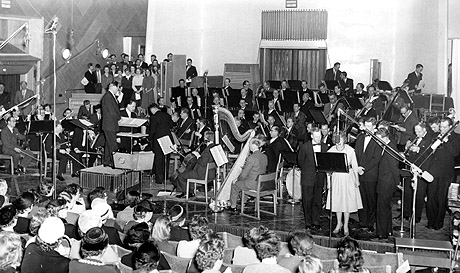 Kringkastingsorkesteret for full musikk under sending i Store Studio i 1958. Foto: NTB-arkiv / SCANPIX 