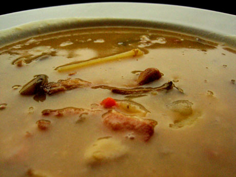 Suppe med sopp og bacon er perfekt turmat. Foto: Elizabeth Higson, NRK Suppe med sopp og bacon er perfekt turmat. Foto: Elizabeth Higson, NRK