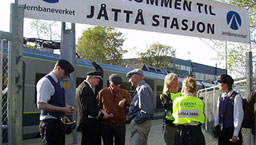 Den midlertidige stasjonen skal erstattes med en ny. Første gang den ble brukt var til åpningen av Viking stadion 01.05.2004. Foto: Siri Bjelland Berven