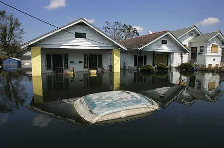En rapport utarbeidet for ett år siden anslo hvilke konsekvenser en orkan av Katrinas størrelse ville få for New Orleans. Bildet viser det oversvømte Edgewood-distriktet i New Orleans 6. september.(Foto: AFP/Scanpix)