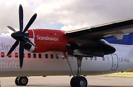 Et lys indikerte at noe var galt med den ene motoren på Fokker 50-flyet. Foto: Arne Gunnar Olsen