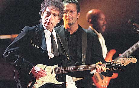 Platekjeden HMW godtar ikke at Bob Dylan har solgt seg til en konkurrent. Foto: Scanpix.